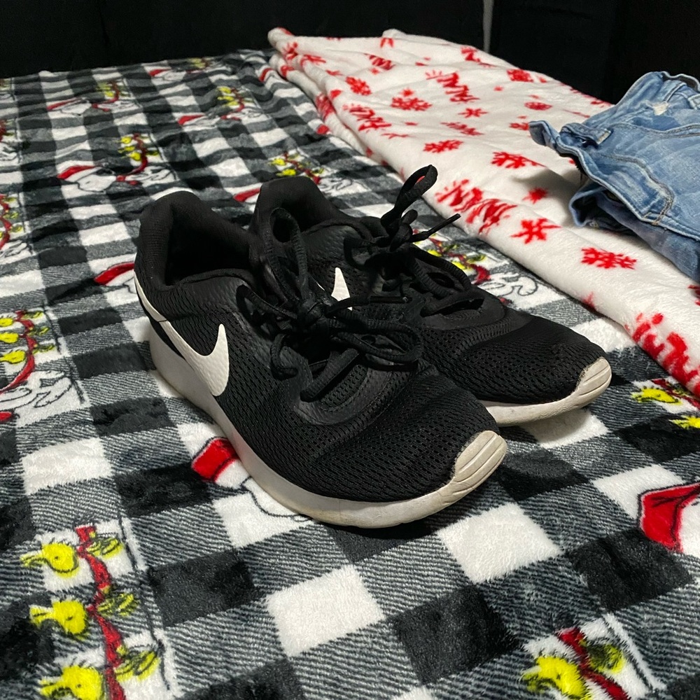 Size 9.5 Nike Sneakers